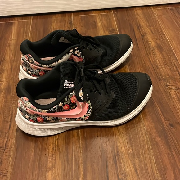 Nike Star Runner Floral Pattern - Picture 1 of 3